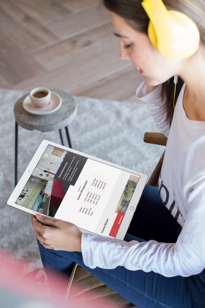 Website-Ansicht auf dem Tablet